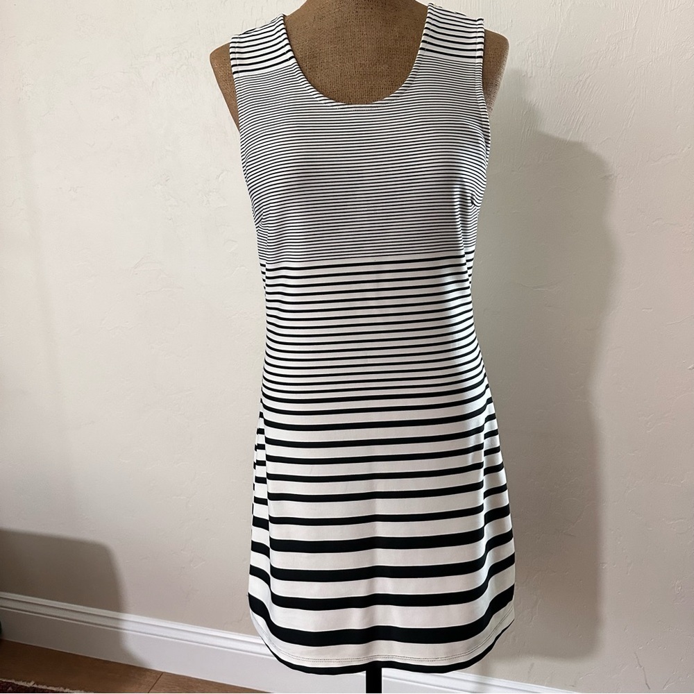 Buttons Bodycon Striped Pullover Dress, Deep Mesh Back Panel Black/White Small‌‍